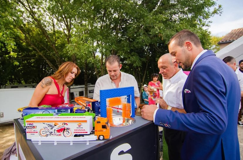 Julie & Denis | Mariage style Scania. Photo studio “Partage ton bonheur” — Family photographer near Châtellerault, Poitiers, and Tours