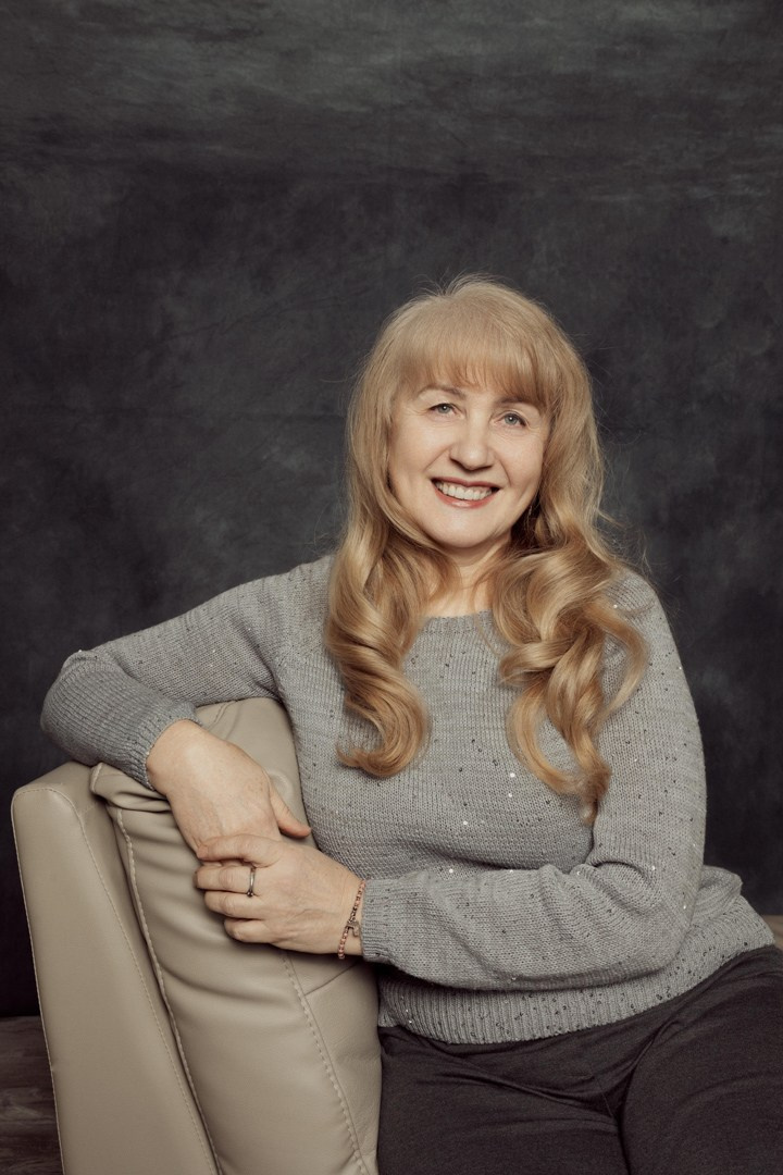 PHOTOGRAPHER JENNY IN CALGARY. I am a portrait and family photographer Jenny in Calgary