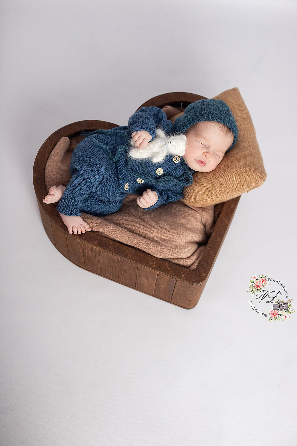 Newborn. Neugeboren und Babybauchfotoshooting in Cloppenburg
