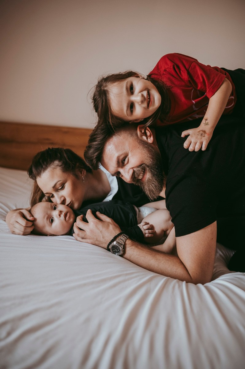 Dobro dosao, Jakove / porodicno fotografisanje kod kuce. Deciji i porodicni fotograf u Beogradu Oksana Skendzic