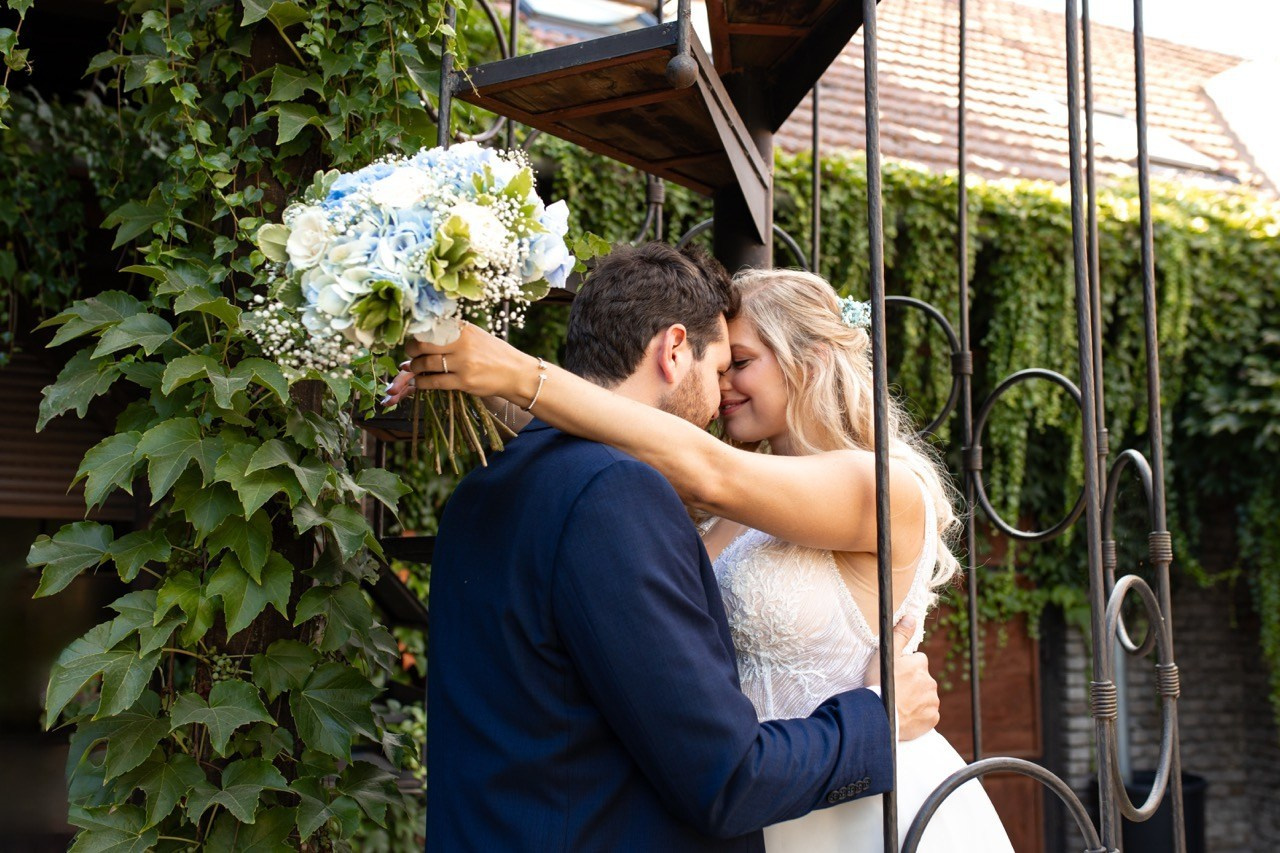 Svatební fotografka Praha. Dana Lišková — Empatická fotografka | Introspektivní umělkyně | Neurodivergentní koučka| Zakladatelka Artepy.cz