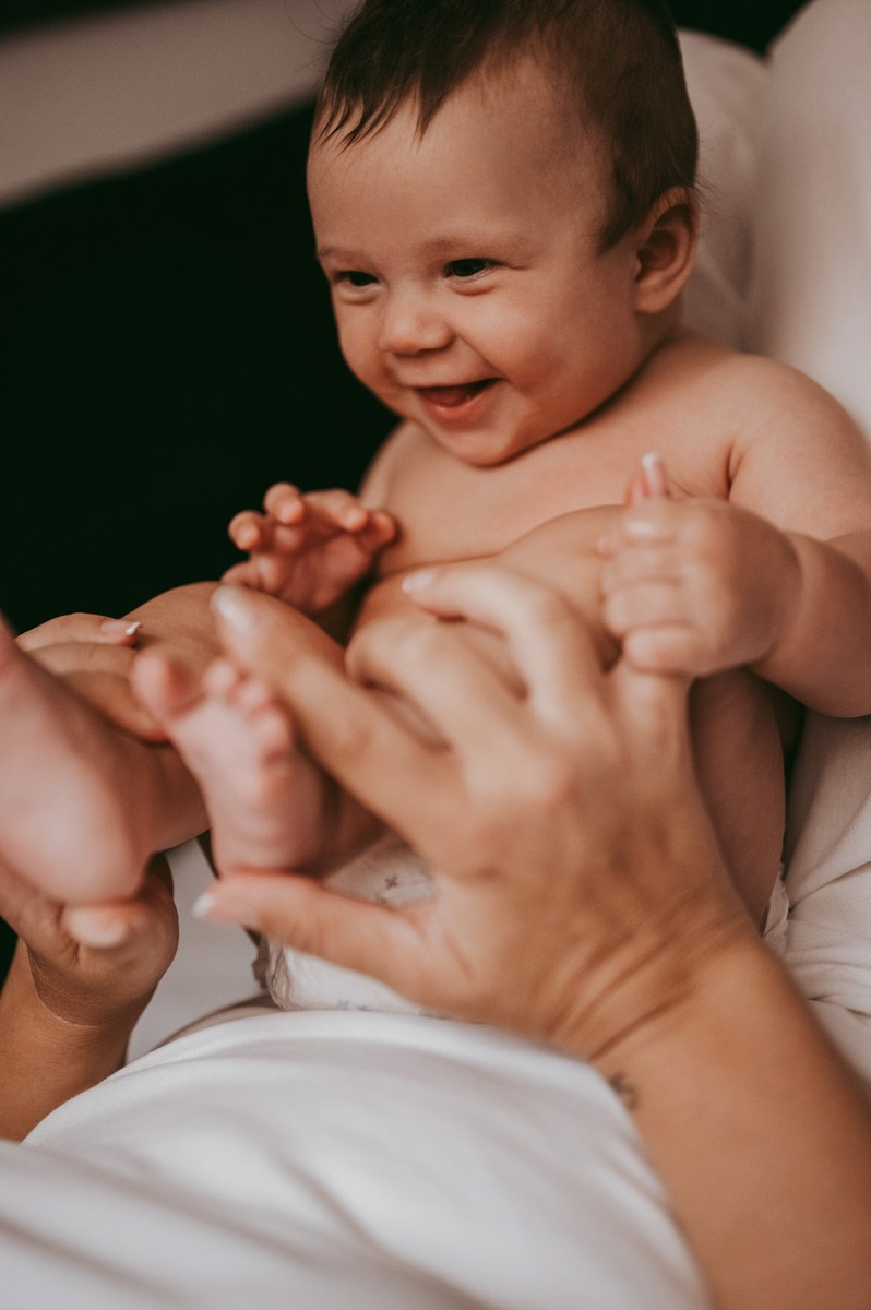 fotografisanje beba kod kuce, porodicno fotografisanje, fotografisanje dece, mama i beba, prve dane sa bebom, kozmetika za bebe, poklon za decu, soba za bebu, decija garderoba, majcinstvo, nega novorodjenceta, priprema za porodjaj, nega beba, dojenje