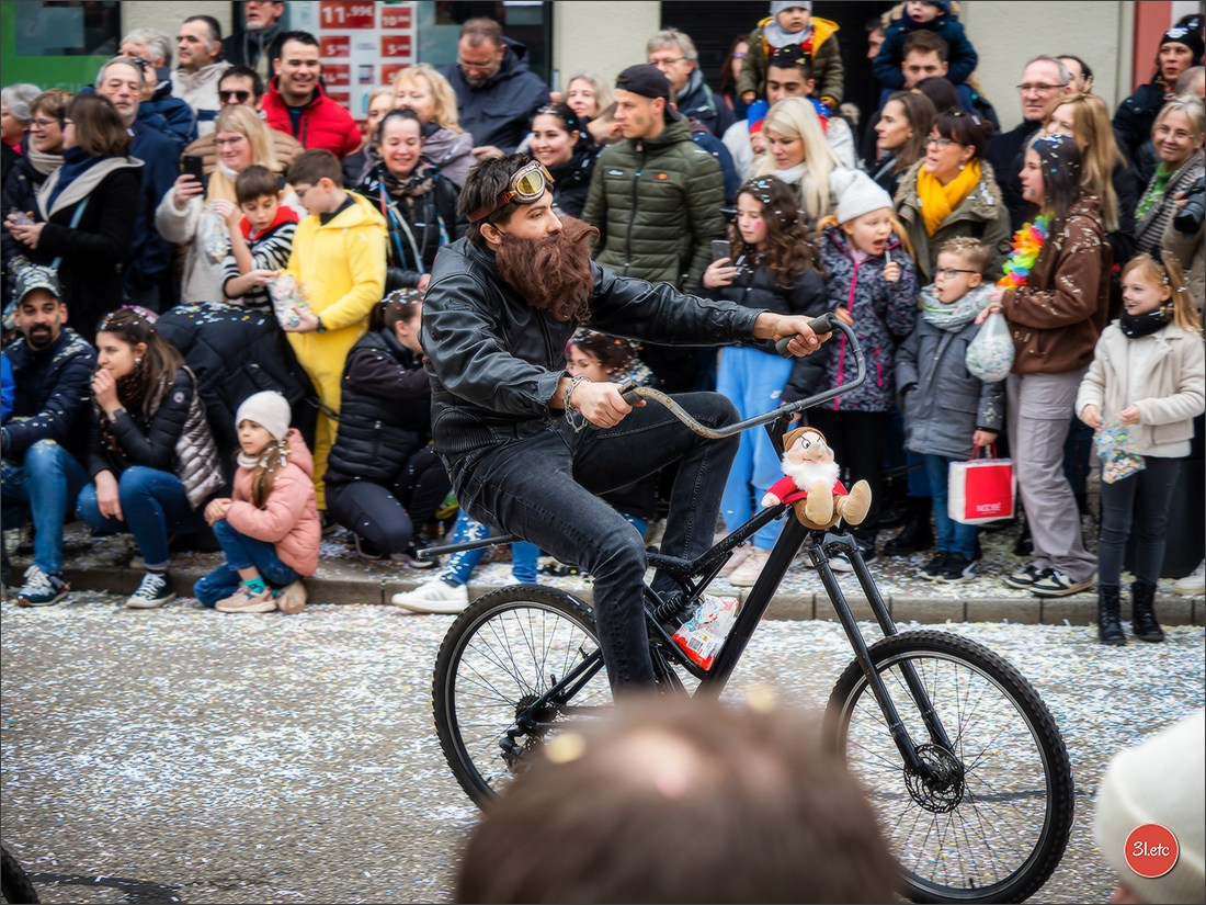 Traditional February carnival. Music, dancing, costume performances. C. Photographe à Strasbourg | Portraits, Studio, Enfants, Événements