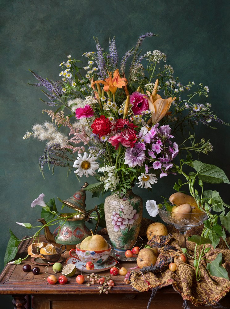 Натюрморт с цветами, грушами и черешней