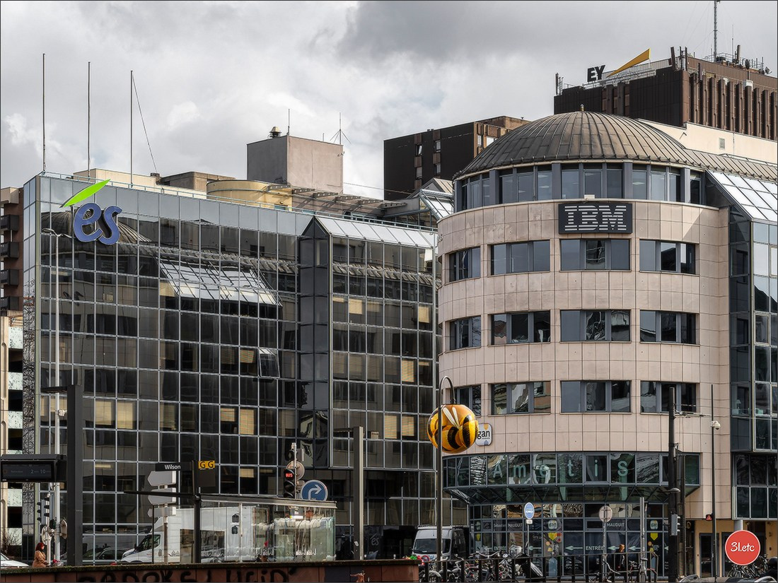 Strasbourg. Urbanisme. Entrelacement de fils, trains, bâtiments, voitu. Photographe à Strasbourg | Portraits, Studio, Enfants, Événements