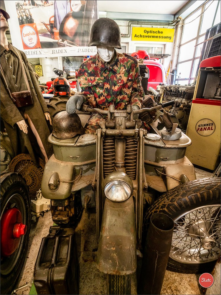 Удивительное место - частный музей старинного хлама - Fahrzeugmuseum. Photographe à Strasbourg | Portraits, Studio, Enfants, Événements