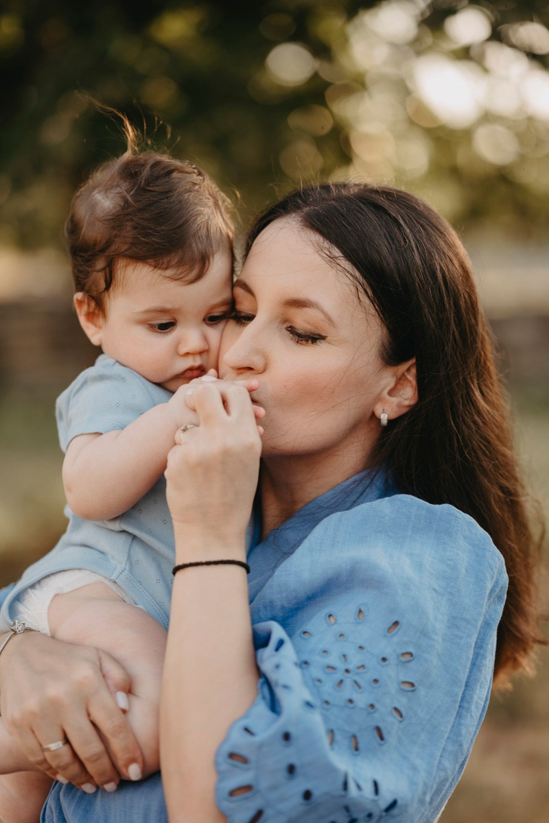 Jovana Zoran Jana i Bogdan — porodicno fotografisanje napolju. Deciji i porodicni fotograf u Beogradu Oksana Skendzic