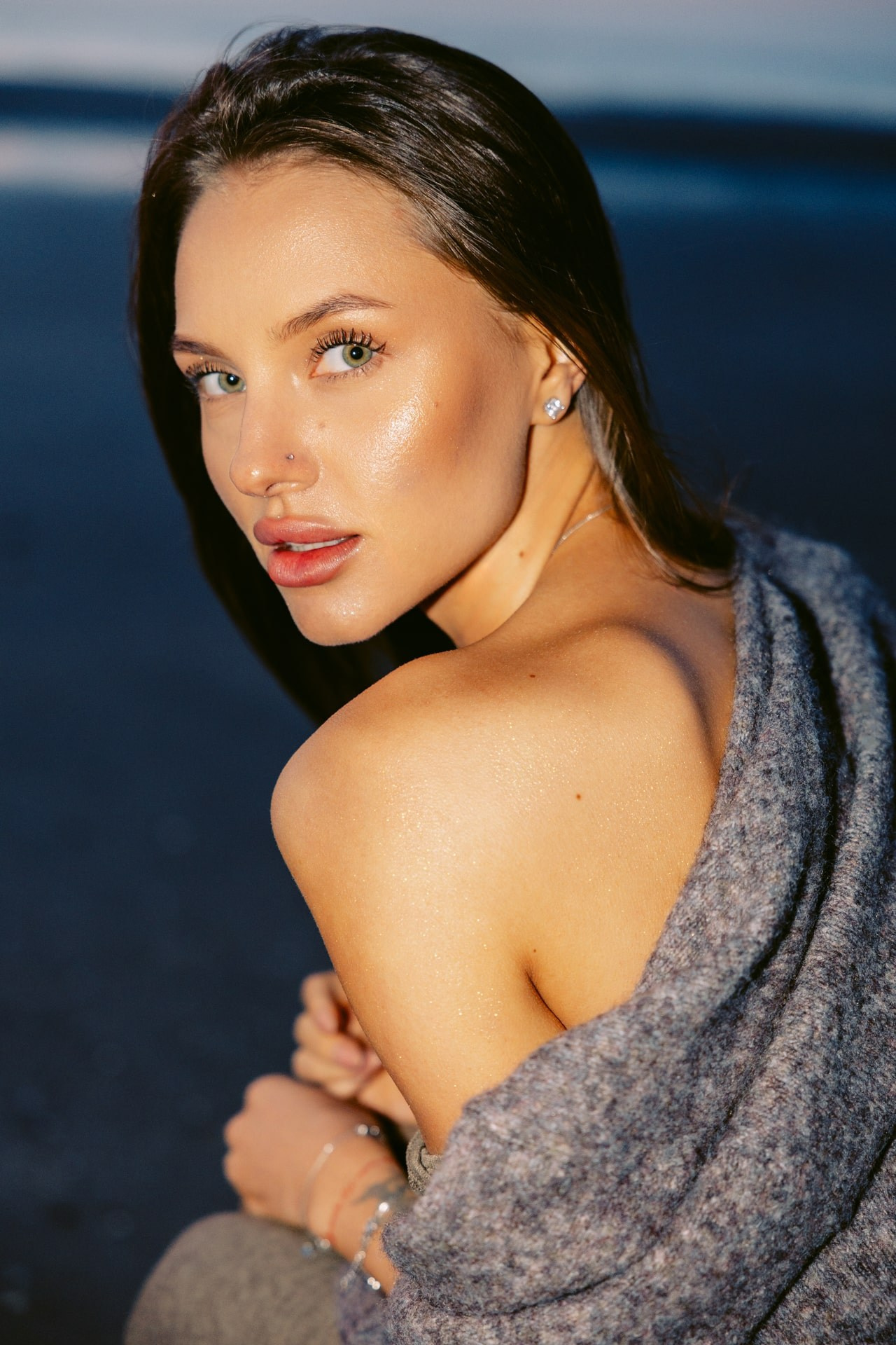 Natural portraits by the sea and in Dutch parks. Romantic & Soulful Photography by Natalia Olhova in Rotterdam