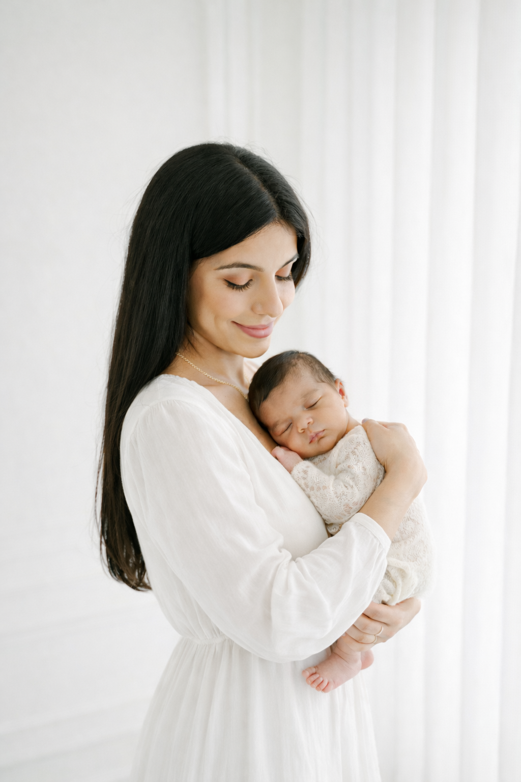Fotografia newborn lifestyle a Roma con mamma e neonato