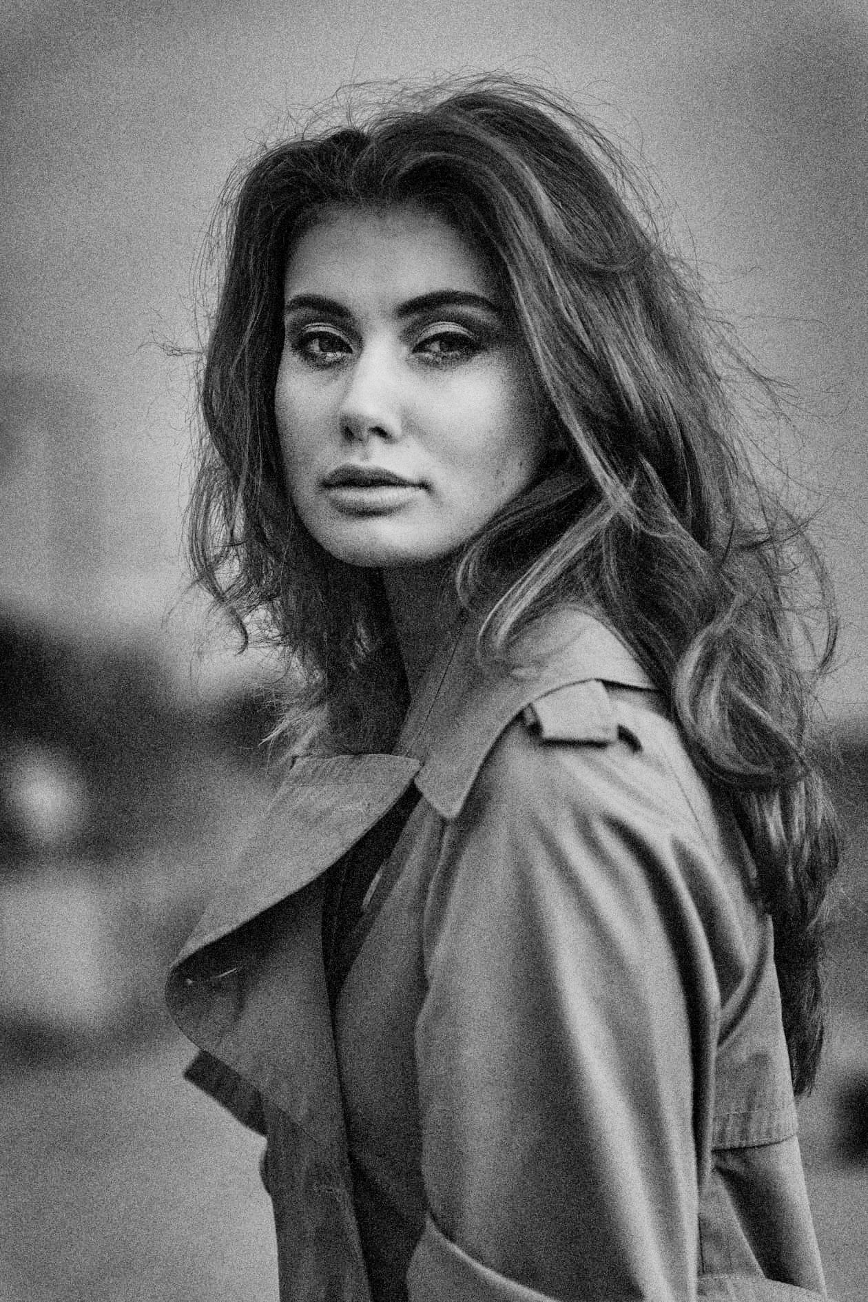 Portraits BW. Sandra Garanca Portrait and event photographer