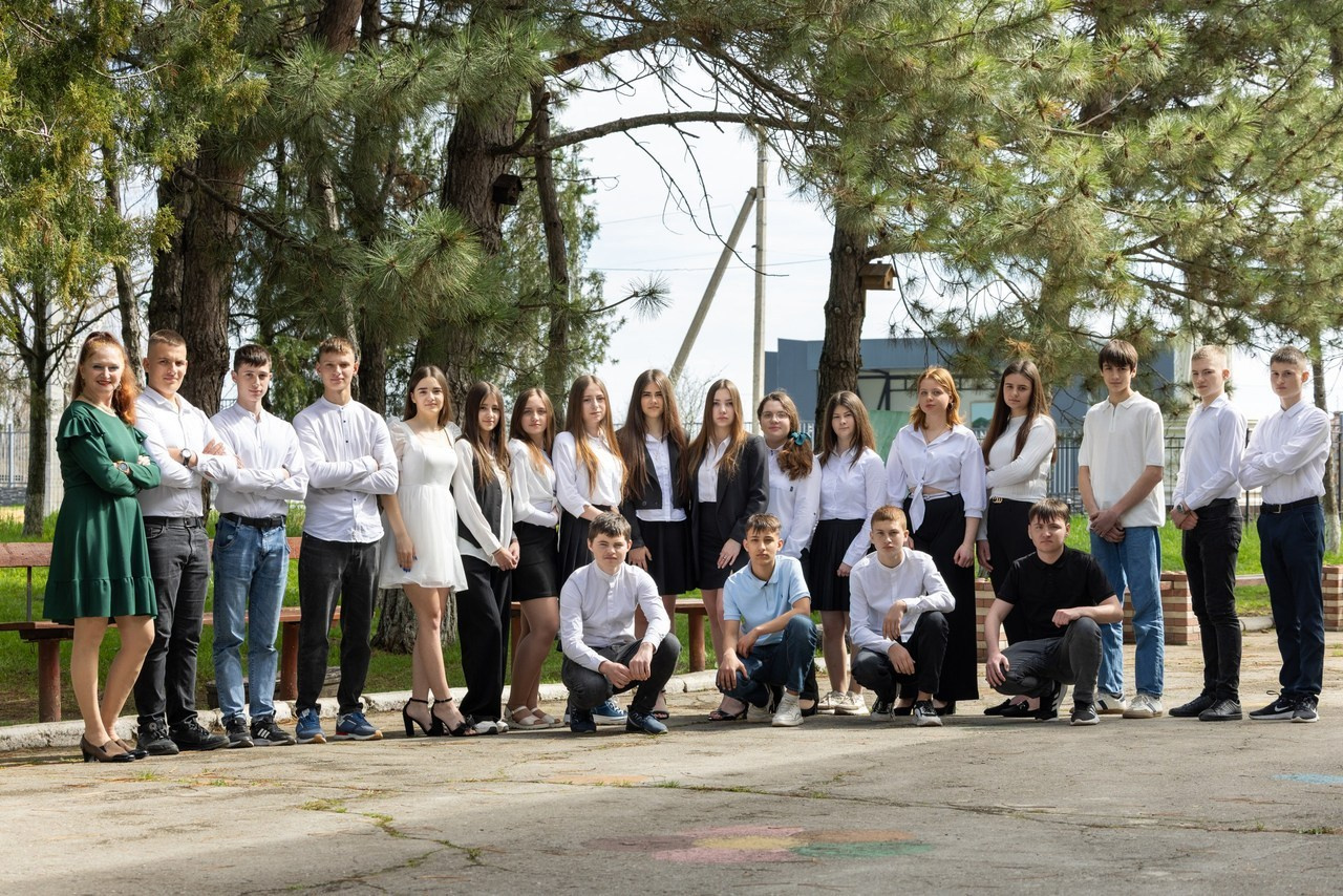 Recenzii. Albume de absolvire: gradinita, gimnaziu, liceu. Venete in Moldova