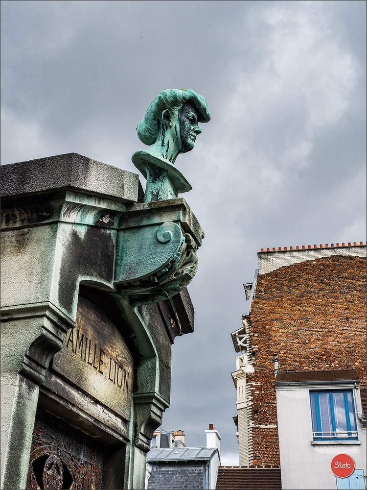 Saint-Vensant cemetery in Paris near Montmartre. Photographe à Strasbourg | Portraits, Studio, Enfants, Événements
