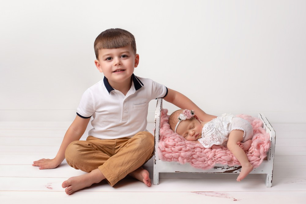 Sesja noworodkowa z rodzicami i rodzeństwem - Natalia Lucko