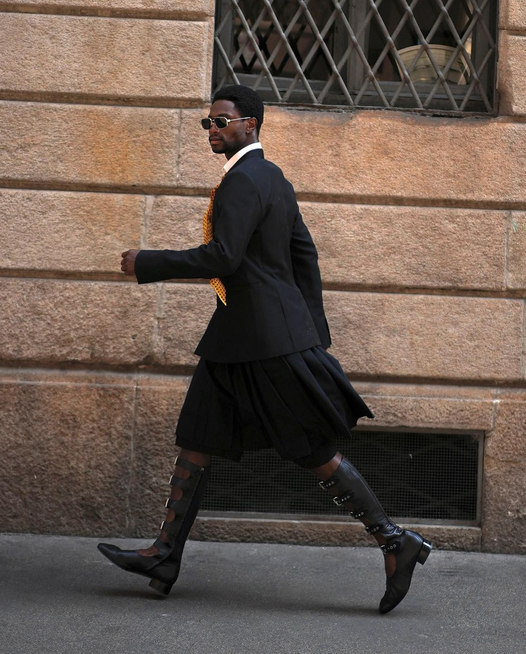 Sadiqdesh. Julia Di |Fashion streetstyle photographer|videomaker in Milan & Paris