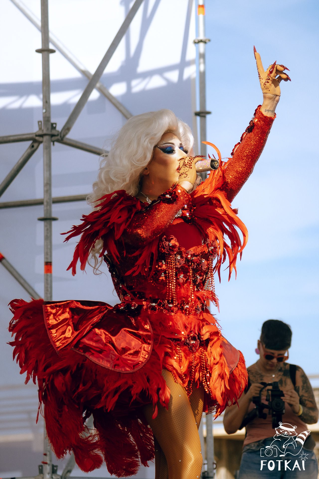 Cariña: La Fiesta 2025 Alicante — fotos del festival LGTBI y drag shows | FOTKAI