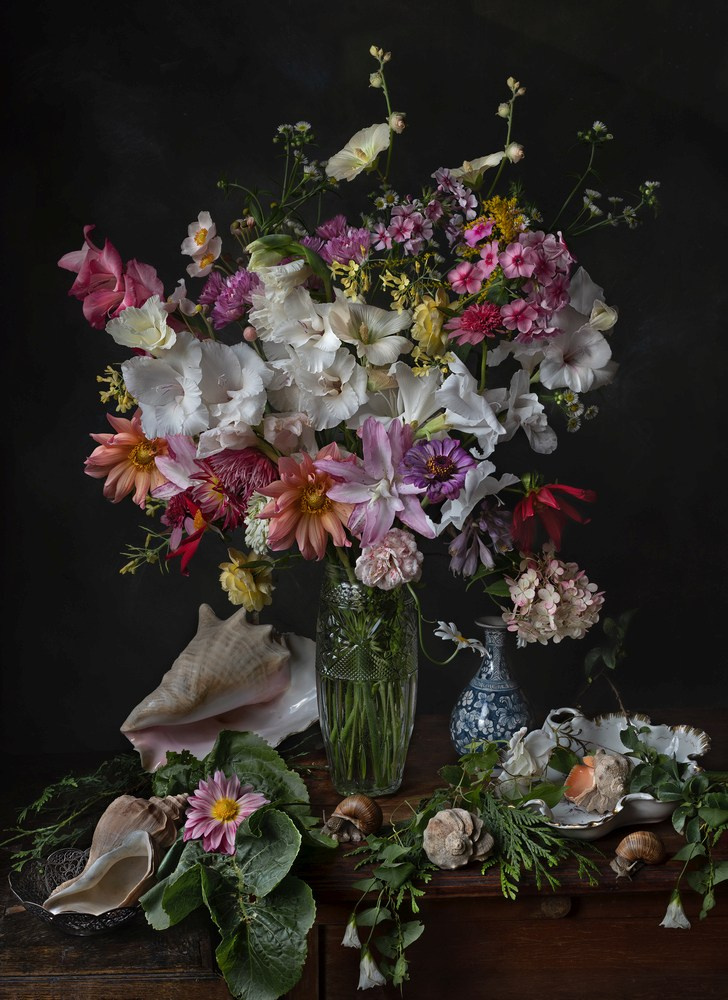 Натюрморт с цветами и ракушками