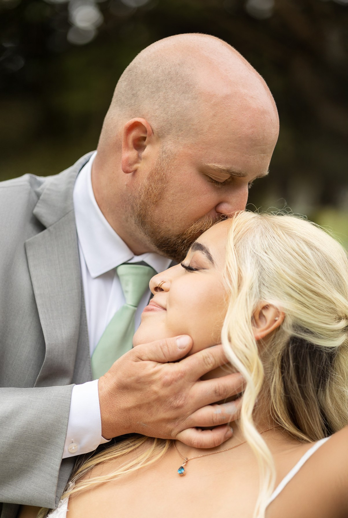Backyard Wedding. Family and Wedding photographer