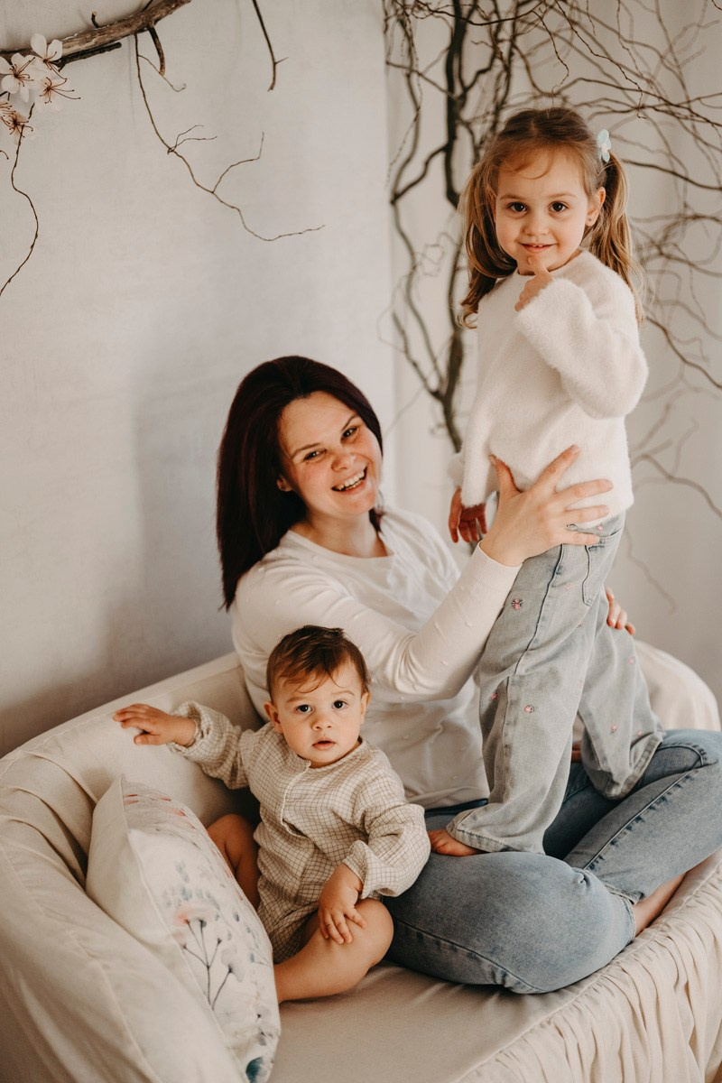 Miljana, Danka i Ilija — fotografisanje MAMINO. Deciji i porodicni fotograf u Beogradu Oksana Skendzic