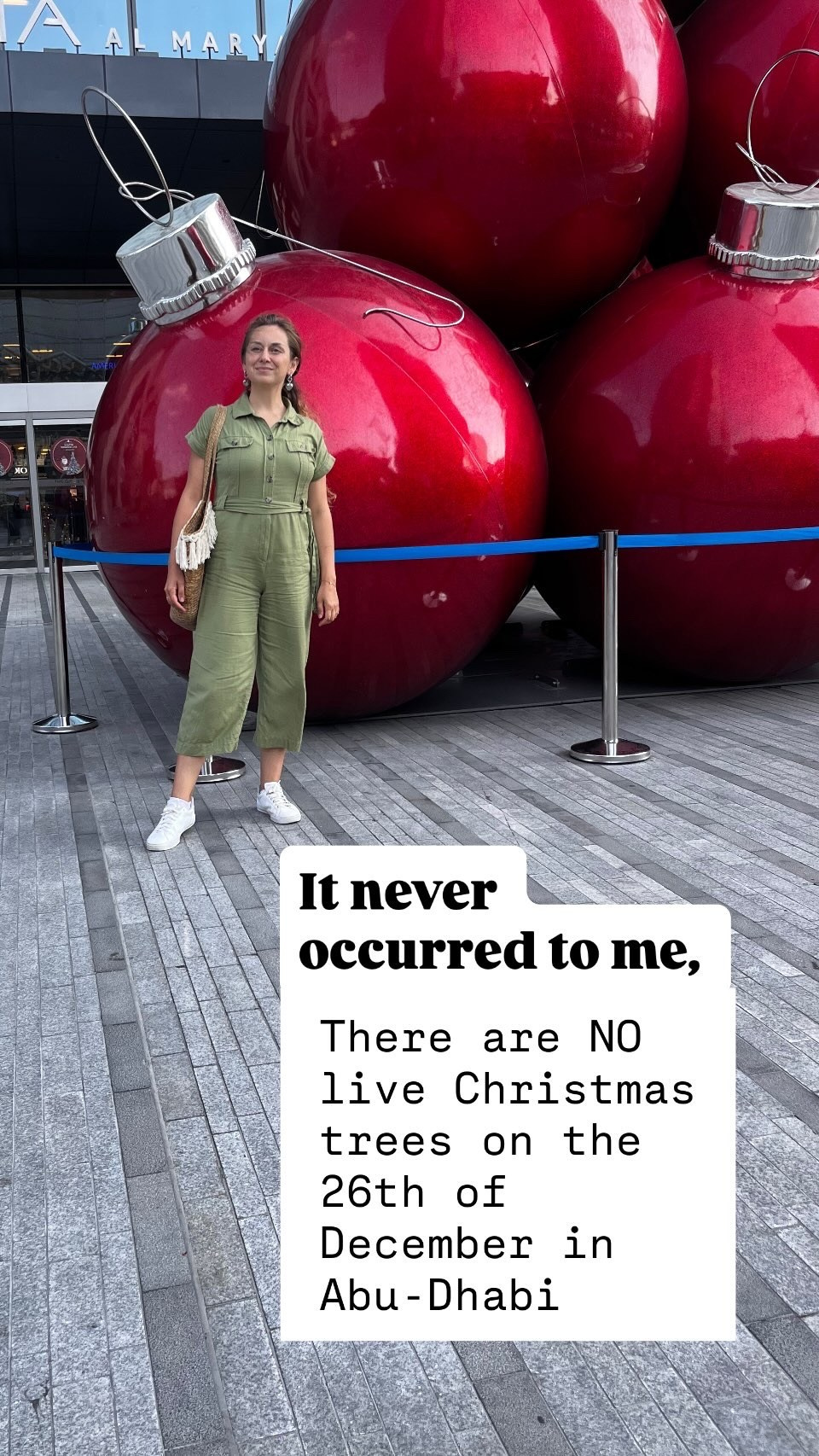 Family Christmas Photoshoot. Professional Photographer Abu Dhabi, Dubai — Yulia Ismoilova | 2025