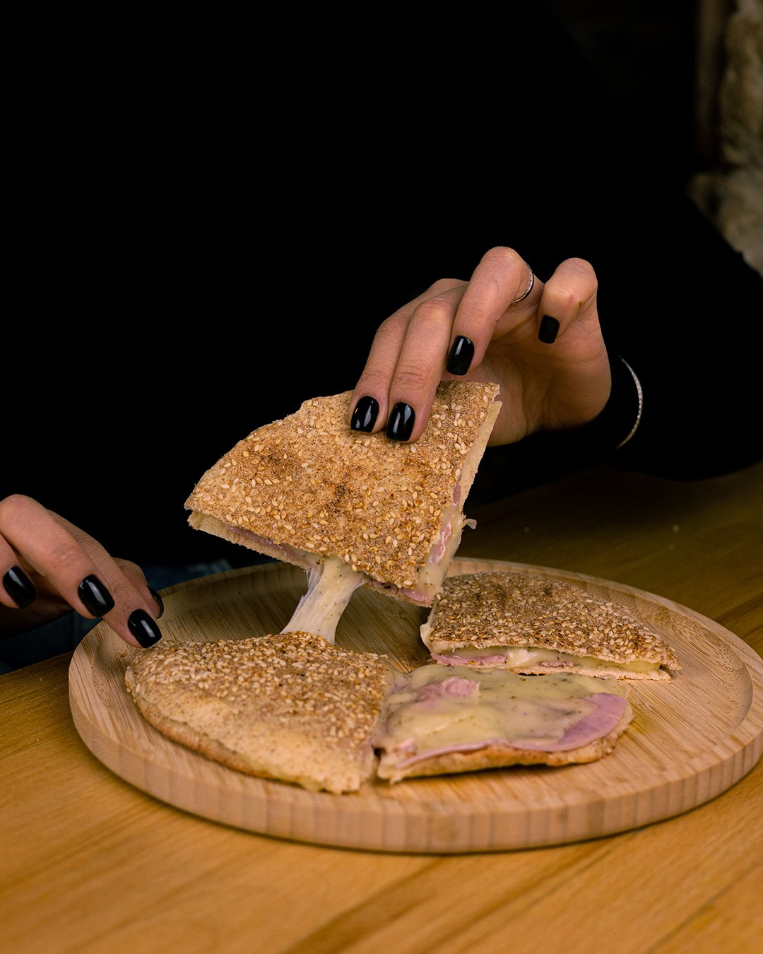 photographie culinaire sandwich fromage fondu plateau bois restaurant Loire-Atlantique 