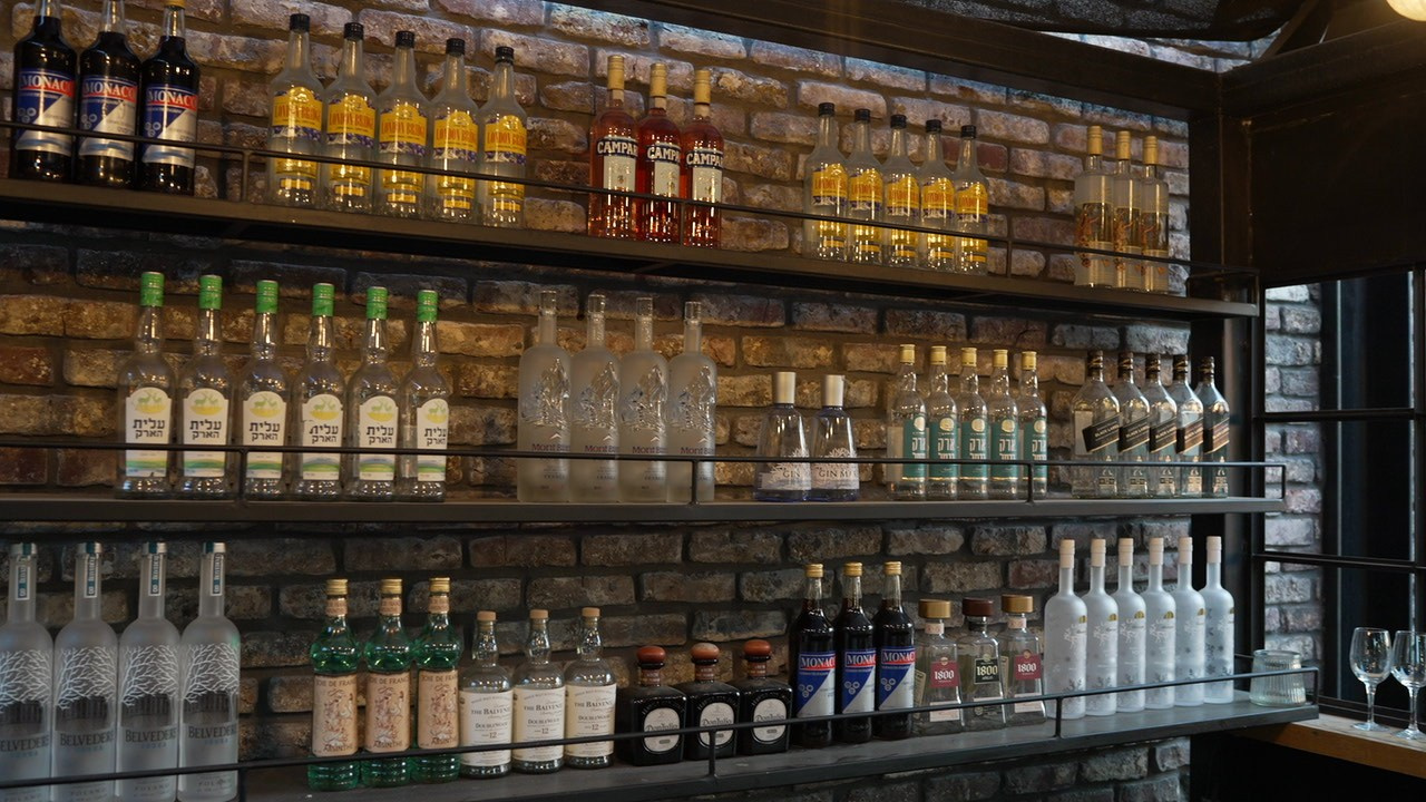 VIA / BASICO. Wedding and events photographers Studio Shalom