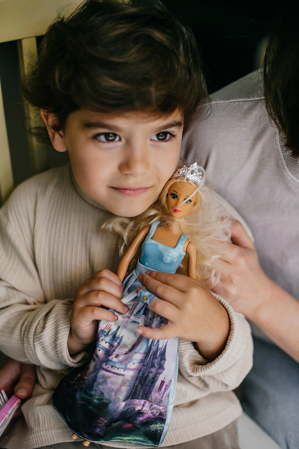 Mom&daughter at home. Family photographer in Israel