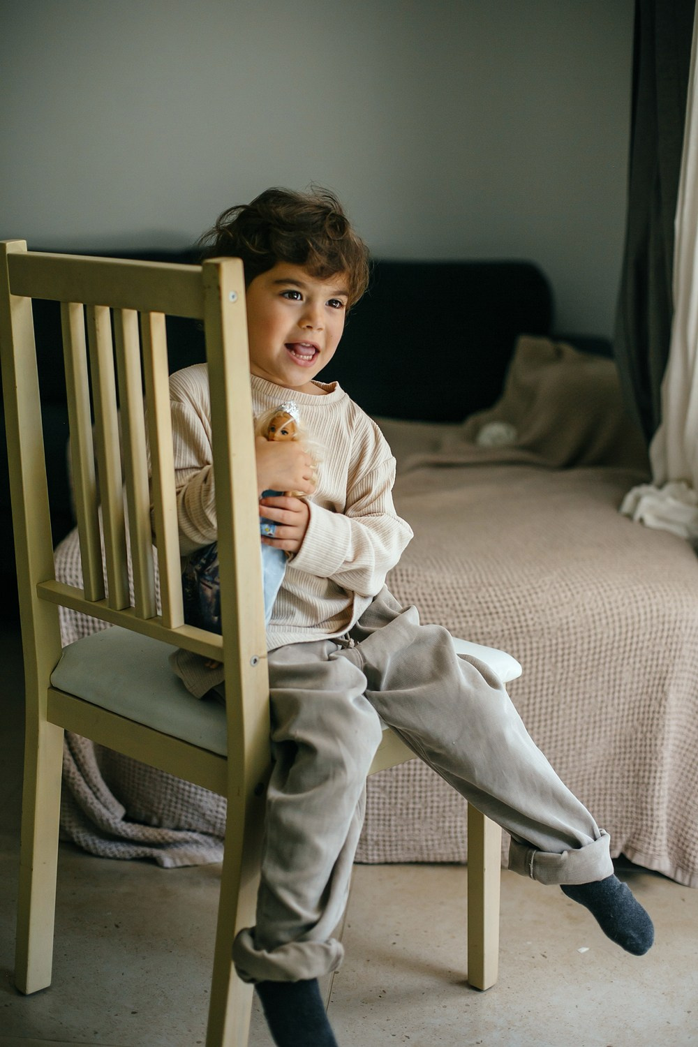 Mom&daughter at home. Family photographer in Israel
