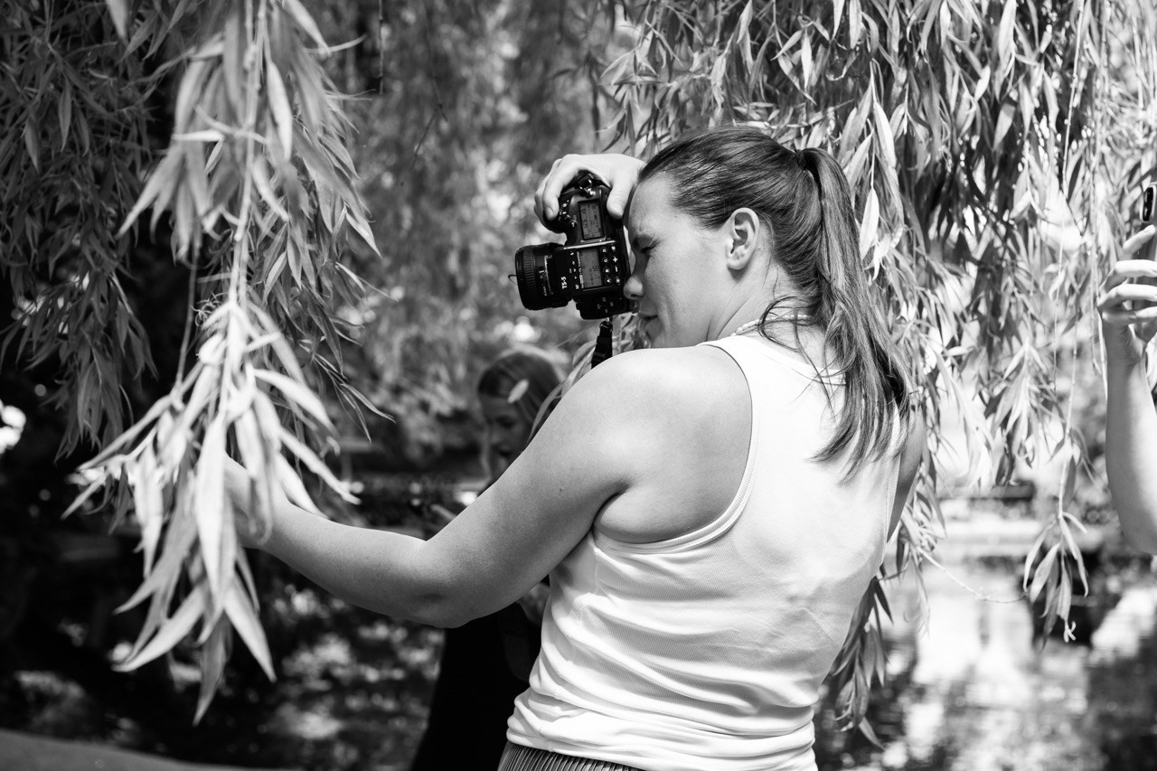 Backstage fotografie. Dana Lišková — Empatická fotografka | Introspektivní umělkyně | Neurodivergentní koučka| Zakladatelka Artepy.cz