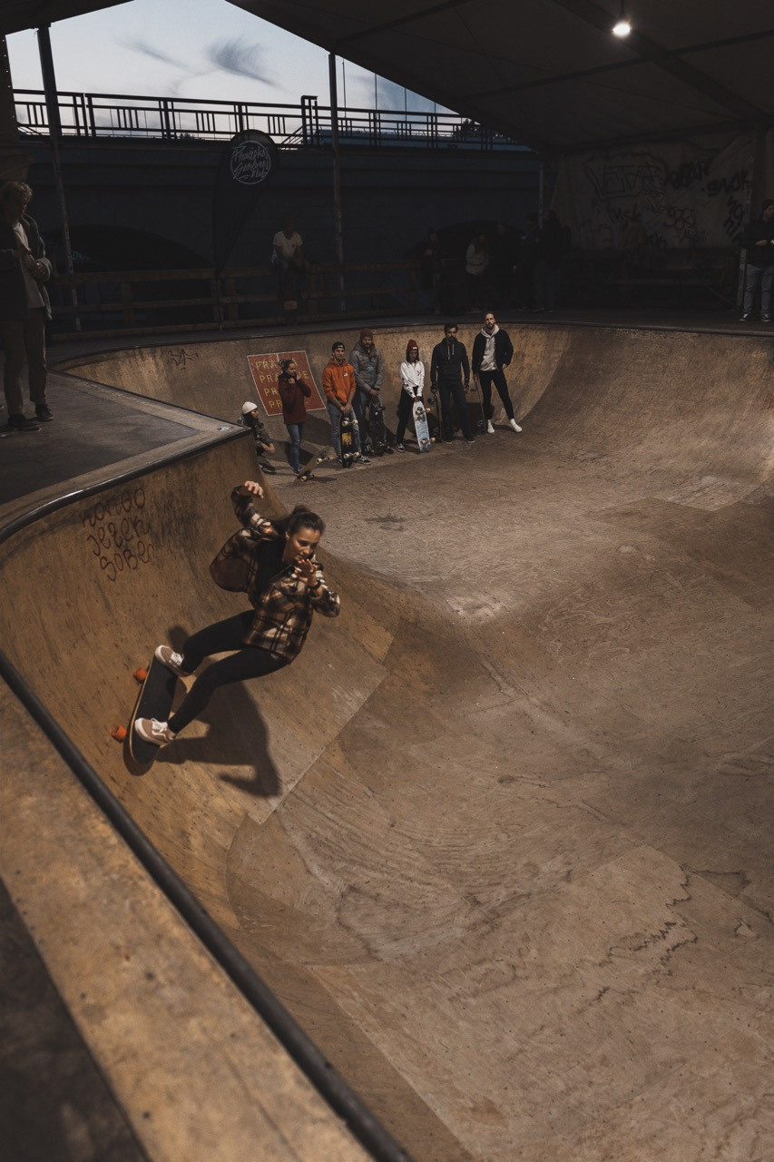 SKATE. Dana Lišková — Empatická fotografka | Introspektivní umělkyně | Neurodivergentní koučka| Zakladatelka Artepy.cz