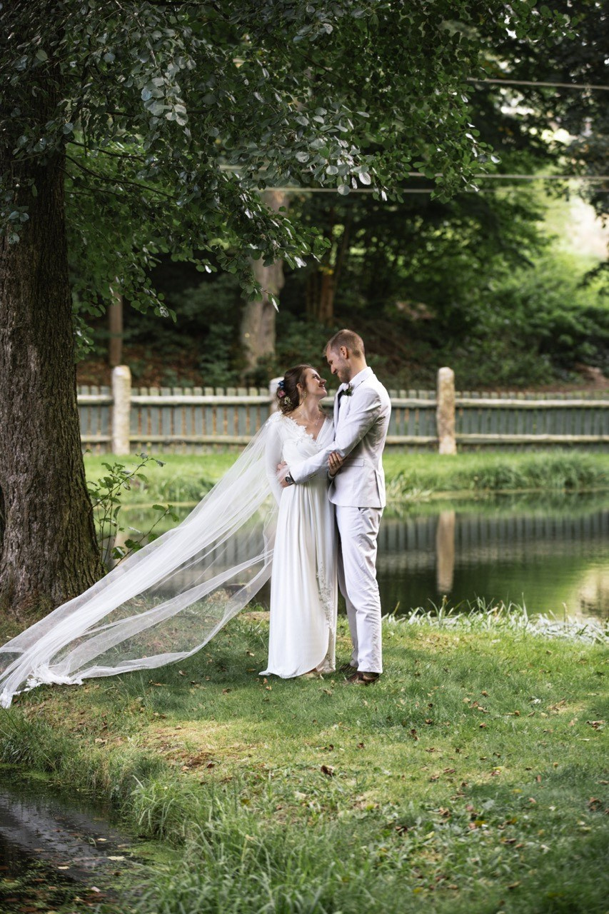 Svatební fotografka Praha. Dana Lišková — Empatická fotografka | Introspektivní umělkyně | Neurodivergentní koučka| Zakladatelka Artepy.cz