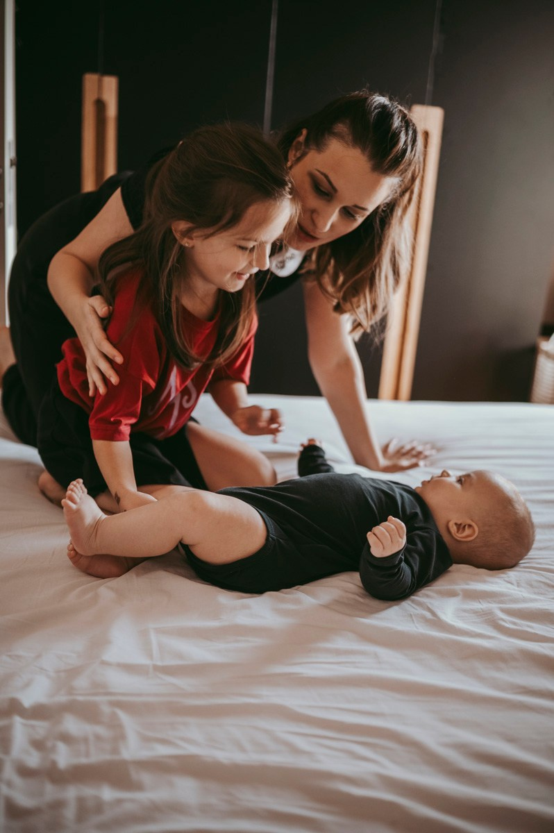 Dobro dosao, Jakove / porodicno fotografisanje kod kuce. Deciji i porodicni fotograf u Beogradu Oksana Skendzic