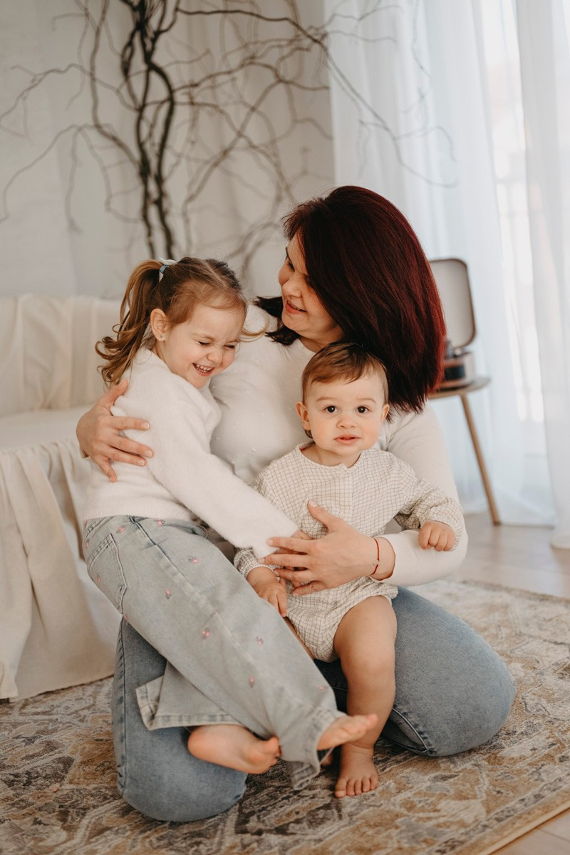 Miljana, Danka i Ilija — fotografisanje MAMINO. Deciji i porodicni fotograf u Beogradu Oksana Skendzic