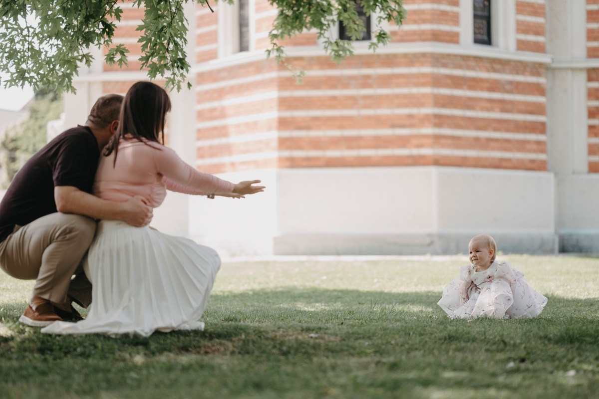 Verino krstenje / Crkva Rodjenja Presvete Bogorodice, Batajnica. Deciji i porodicni fotograf u Beogradu Oksana Skendzic