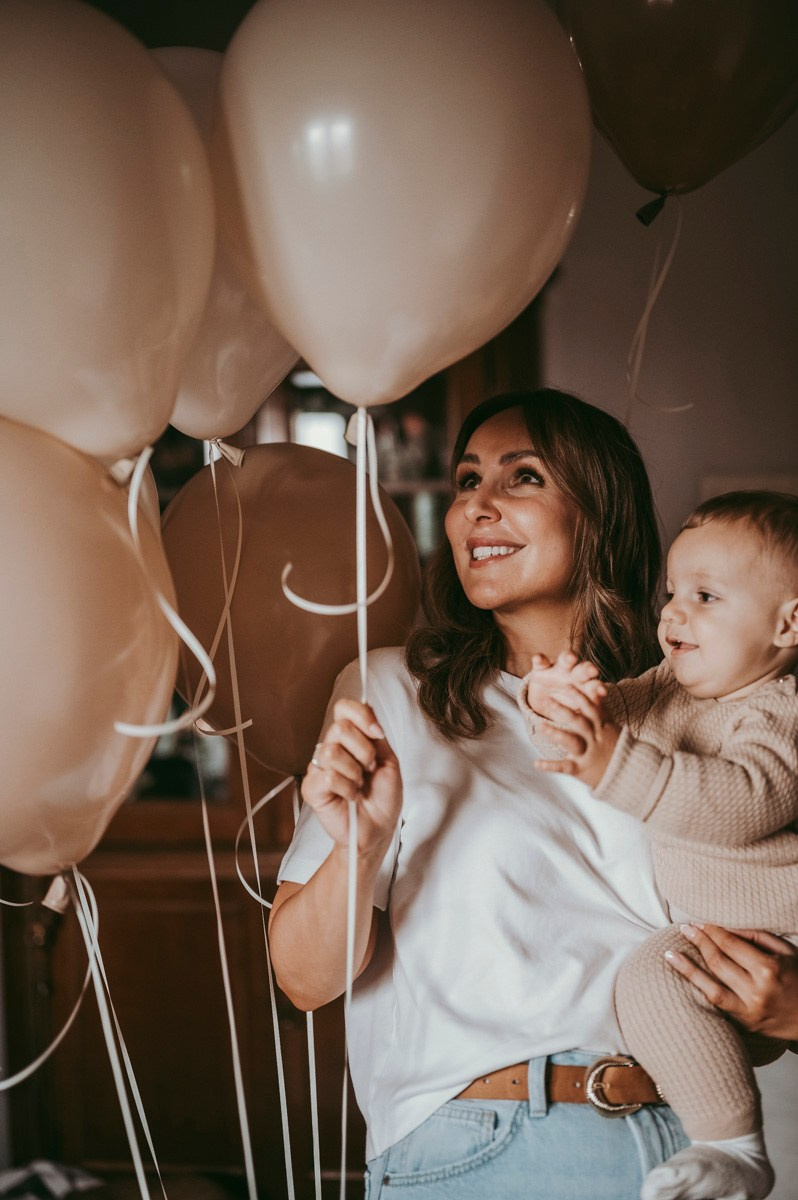 Filipova prva proslava rodjendan kod kuce. Deciji i porodicni fotograf u Beogradu Oksana Skendzic
