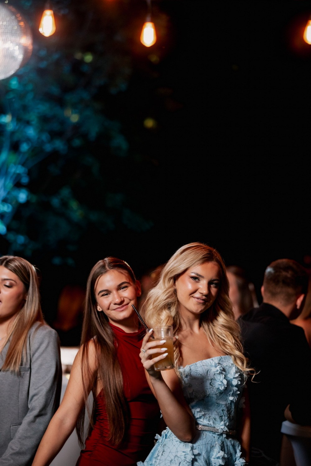 FOTOGRAFISANJE PUNOLETSTVA. Fotografi iz Backog Petrovca David i Andrea Stojanovic