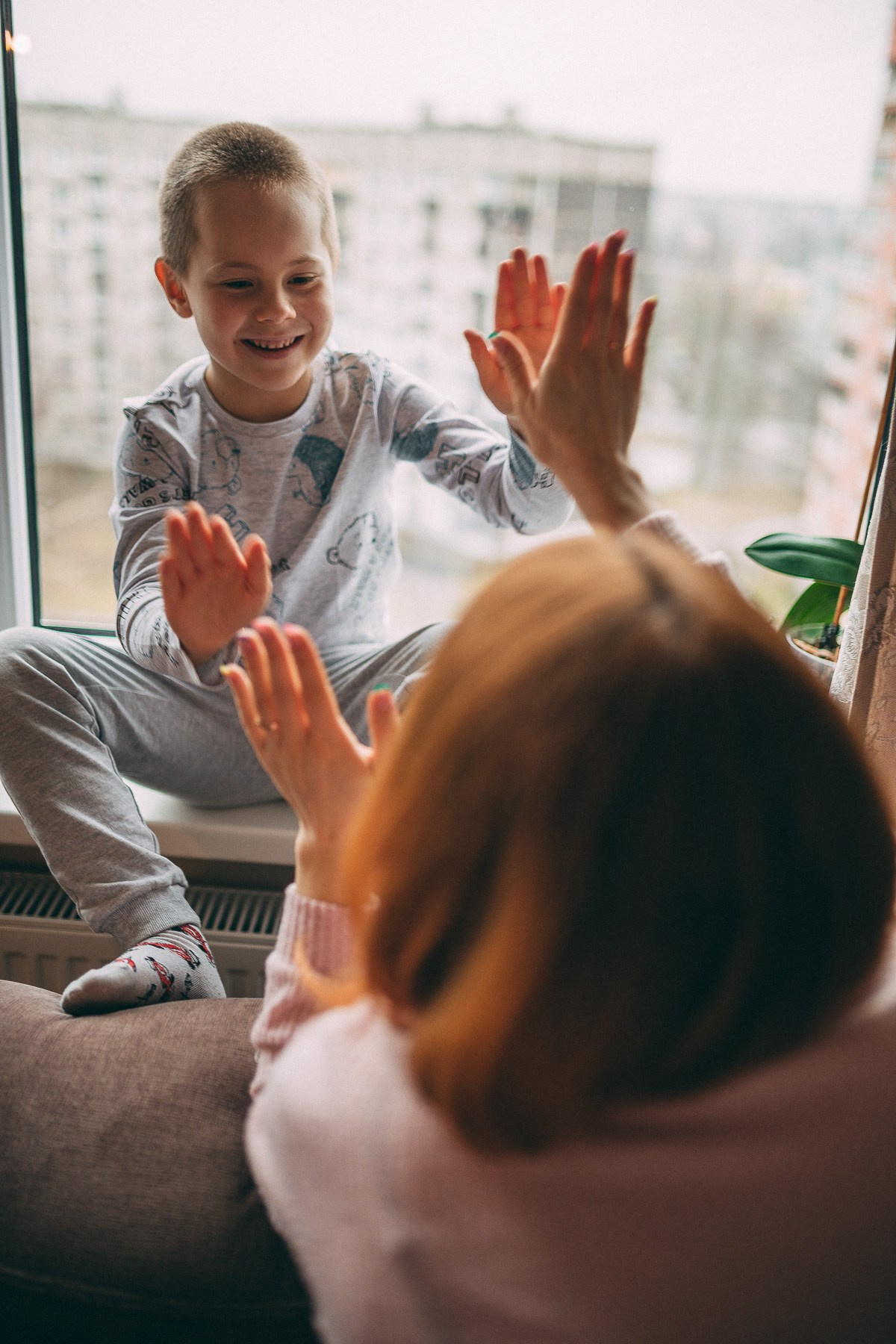 Домашняя съёмка мама с сыном. Fotogrāfs Rīgā — Katerina Gordik