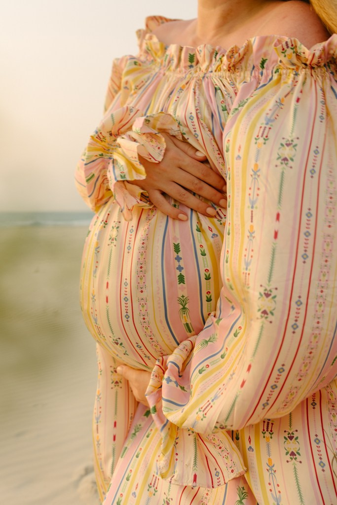 Stella and Ilya pregnancy photoshoot Saadyat. Professional Photographer Abu Dhabi, Dubai — Yulia Ismoilova | 2025