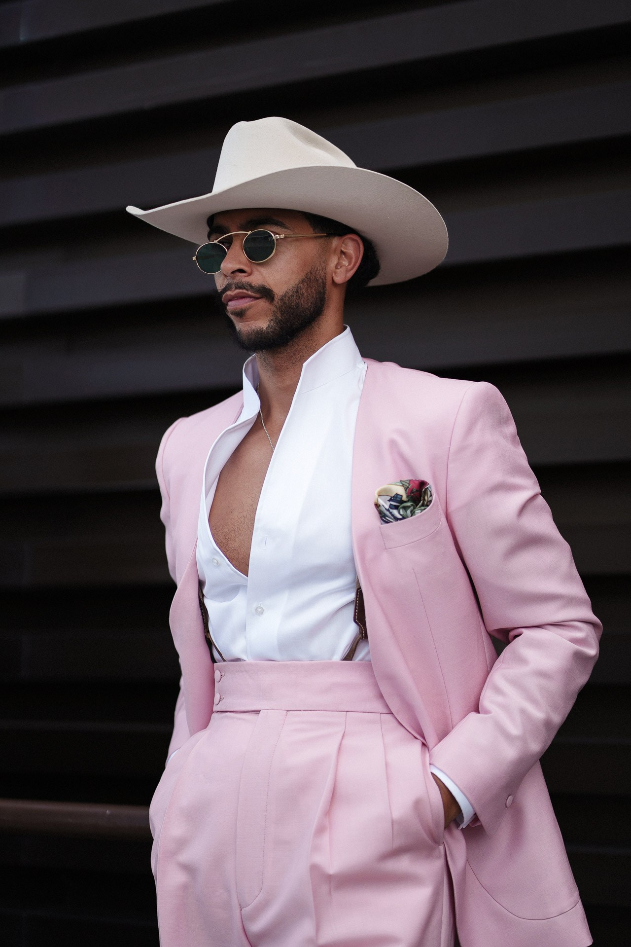 Pitti Uomo 110 guest in pink summer tailoring, white open shirt and wide-brim hat