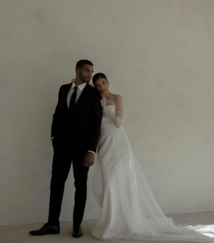 Posa di base per un servizio fotografico di coppia