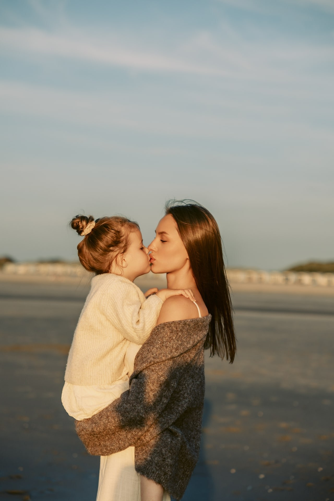 Seaside Portraits — Summer Breeze in Hoek van Holland. Romantic & Soulful Photography by Natalia Olhova in Rotterdam