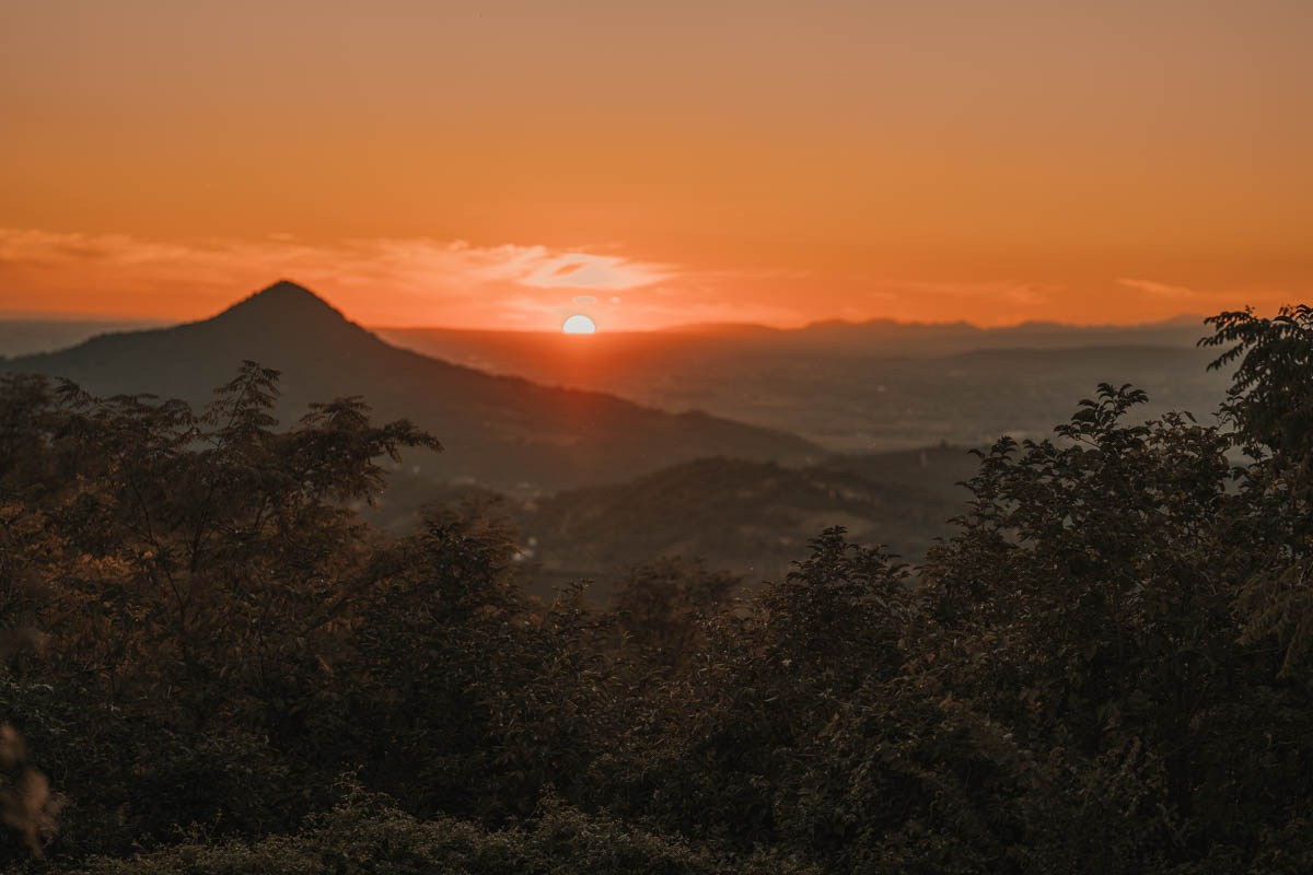 Laura e Daniele storia d’amore sui colli Euganei Italia. Lorenzo Mazzega Wedding | Milan Wedding Photographer | Fashion & Editorial Style