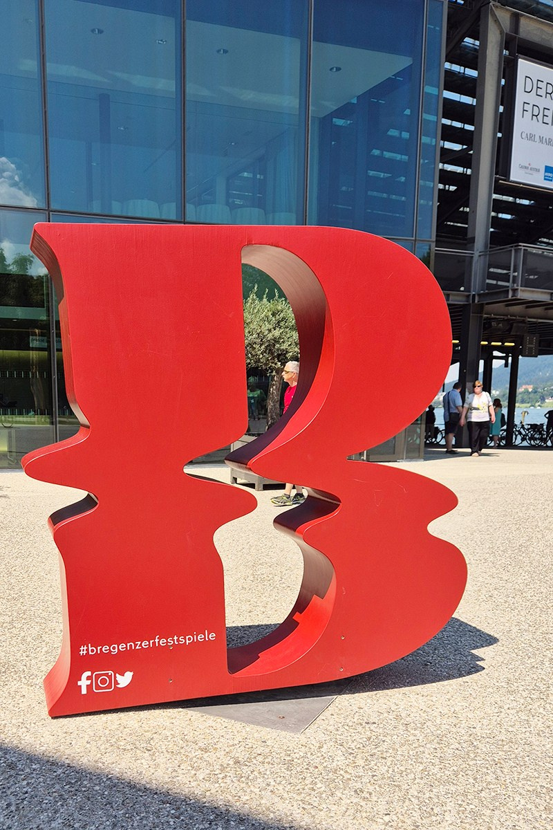 Брегенц. Elina Reisen. Туристическое агентство в Аугсбурге