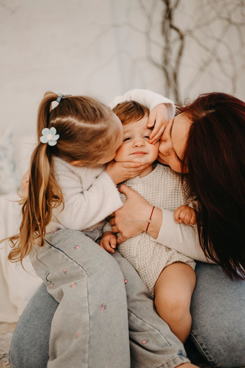 Miljana, Danka i Ilija — fotografisanje MAMINO. Deciji i porodicni fotograf u Beogradu Oksana Skendzic