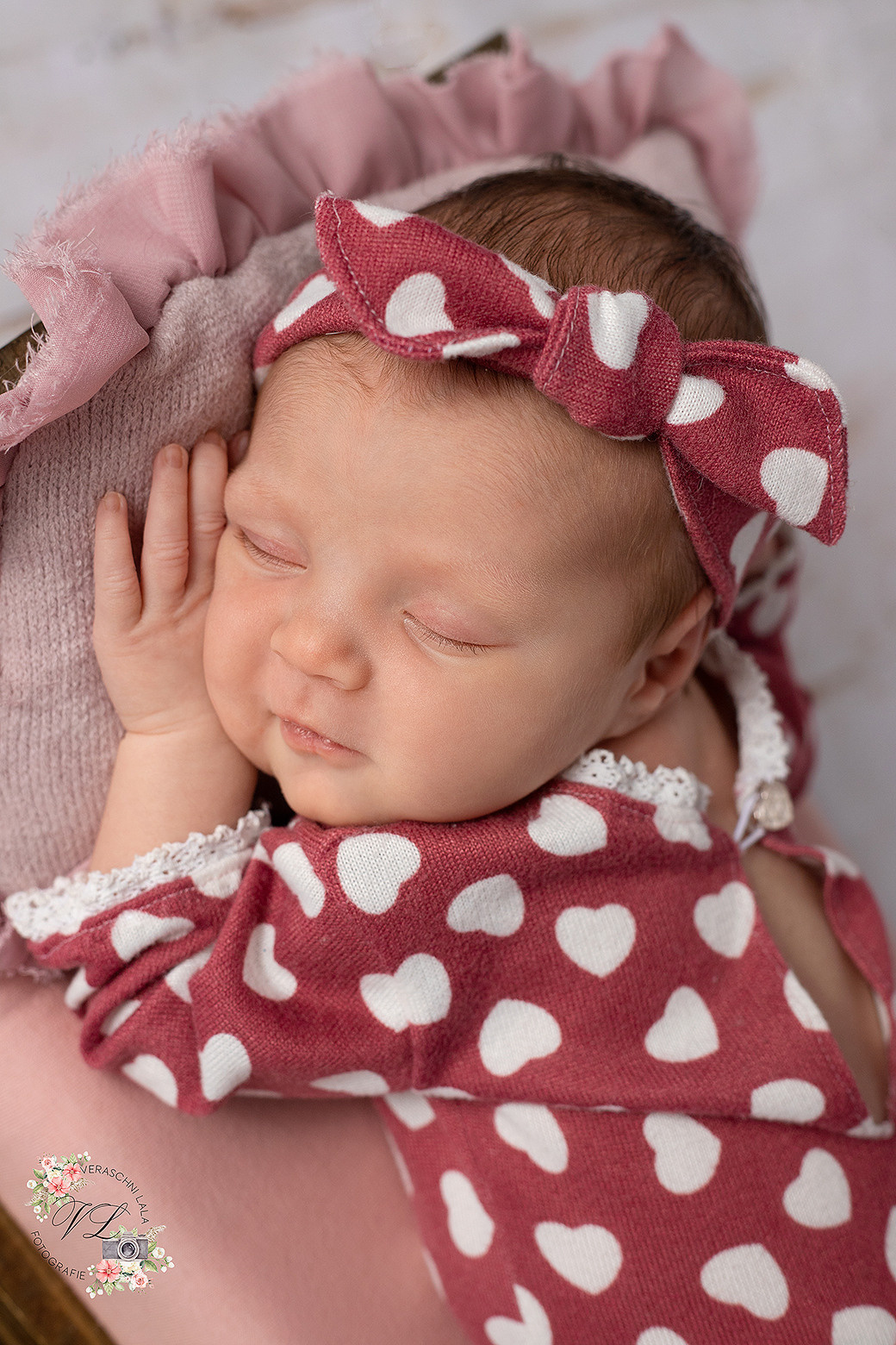 Newborn. Neugeboren und Babybauchfotoshooting in Cloppenburg