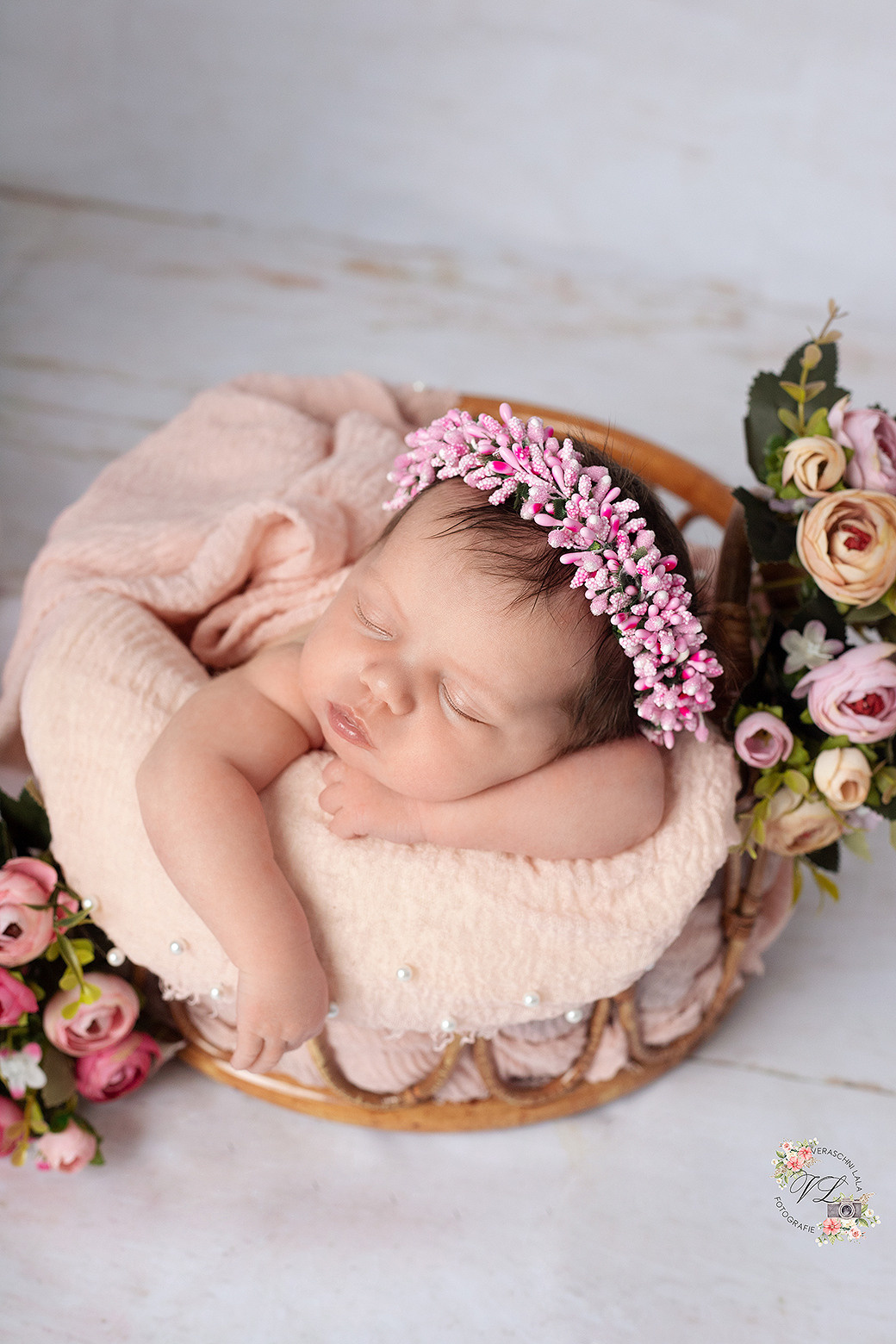 Newborn. Neugeboren und Babybauchfotoshooting in Cloppenburg
