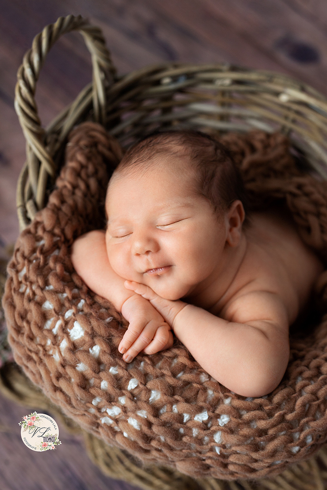 Newborn. Neugeboren und Babybauchfotoshooting in Cloppenburg