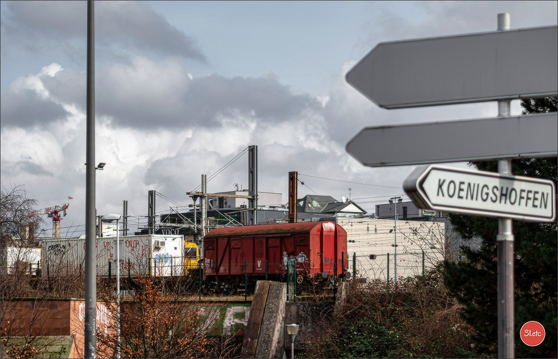 Strasbourg. Urbanisme. Entrelacement de fils, trains, bâtiments, voitu. Photographe à Strasbourg | Portraits, Studio, Enfants, Événements