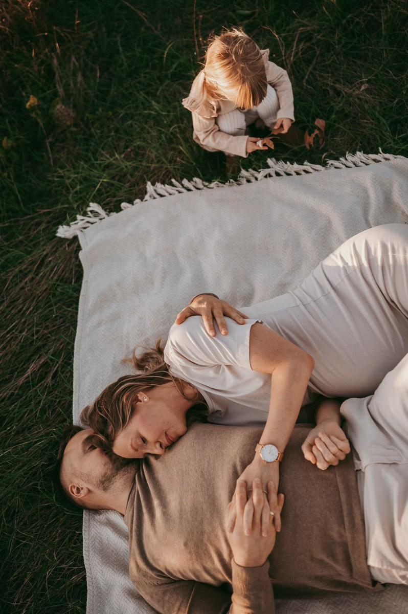 Milena / trudnicko fotografisanje sa porodicom. Deciji i porodicni fotograf u Beogradu Oksana Skendzic