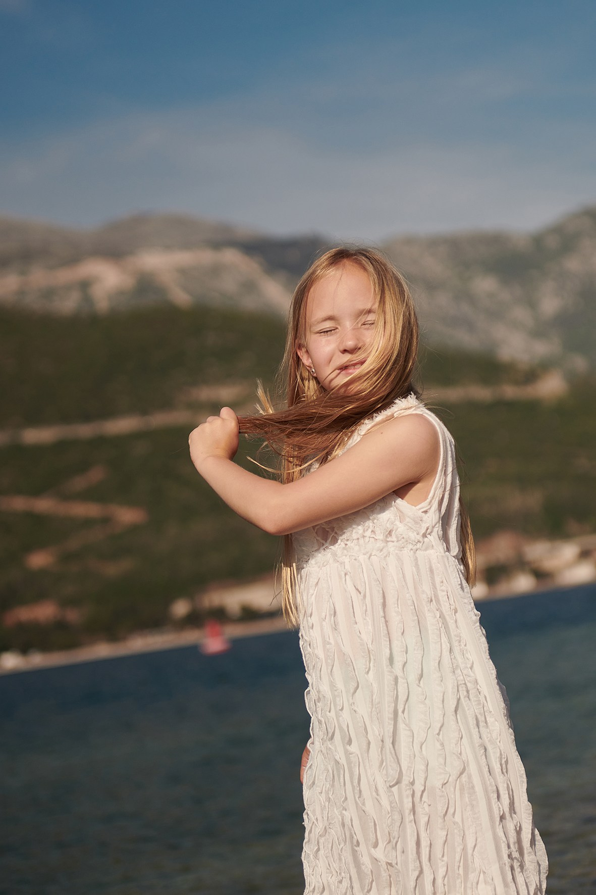 Children on the coast. Minimalist brand photographer & videographer | Raw sincerity. Pure Form