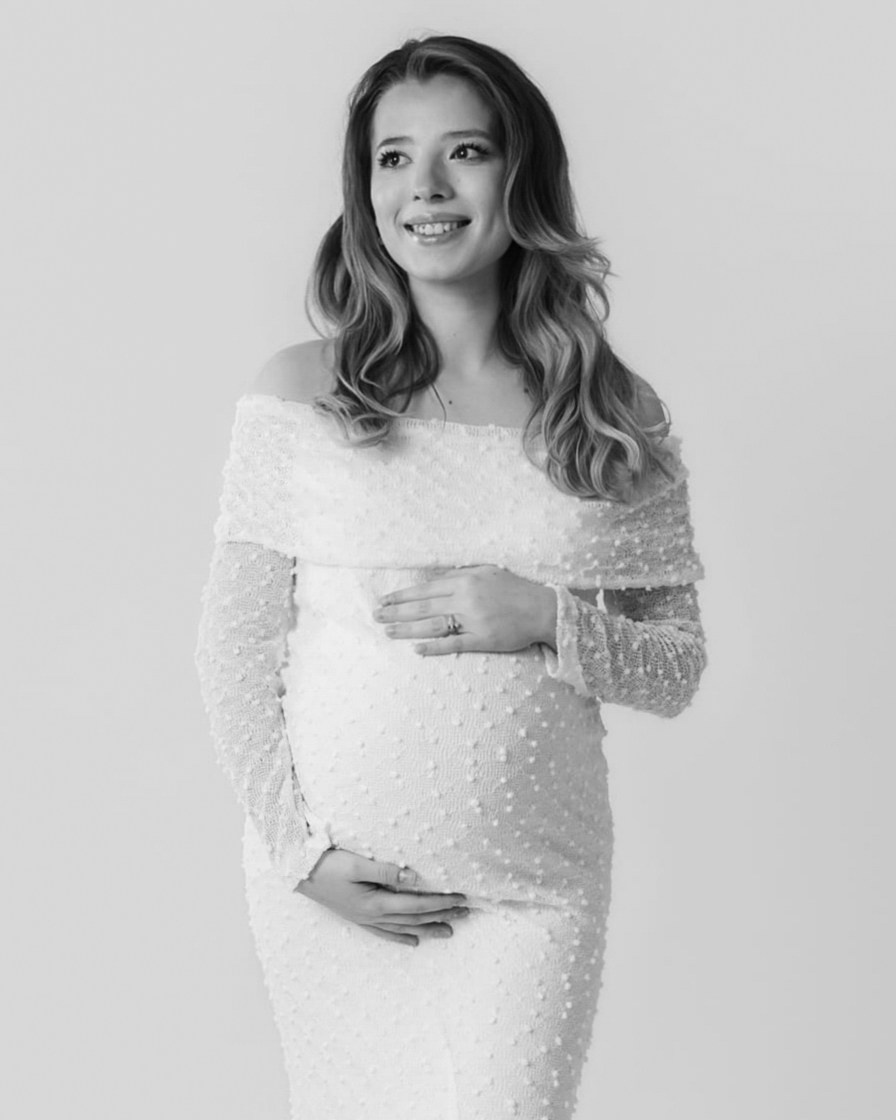 Elegant Studio Maternity Photography in Rotterdam